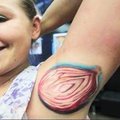 pokažené tetování